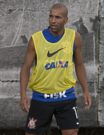 No Rio, Emerson espera últimos detalhes para reforçar o Botafogo