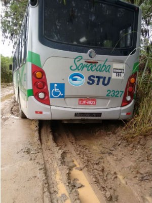 G Nibus Fica Atolado Em Estrada De Terra Em Sorocaba Not Cias Em