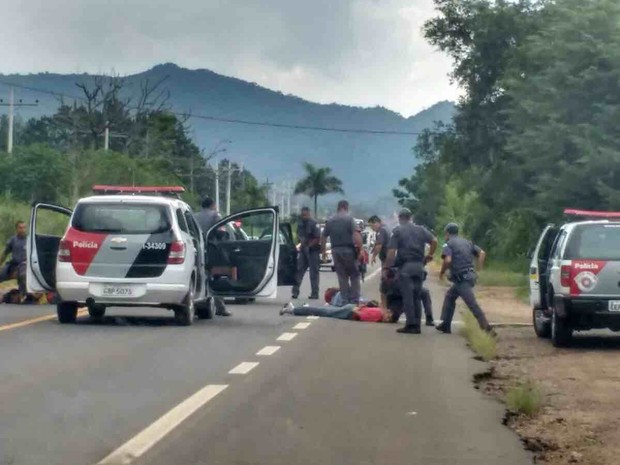 G Quadrilha Presa Ap S Roubo A Ag Ncia Do Correios Em Piracaia