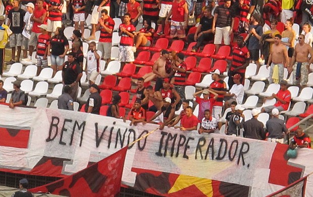 Faixa Adriano Flamengo (Foto: Richard Souza / Globoesporte.com)