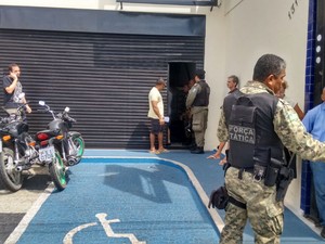 Polcia Militar revistou o local para tentar localizar o casal (Foto: Elbert Ribeiro/ Reproduo TV Clube)