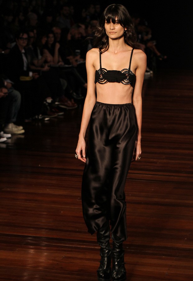 Desfile da coleção Alexandre Herchcovitch (Foto: Amauri Nehn/Photo Rio news)