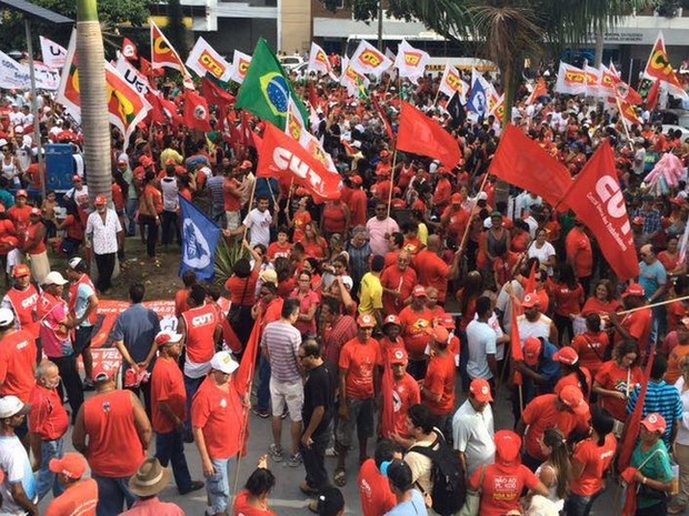 Manifestantes estão no Centro de Aracaju (Foto: Tassio Andrade/G1)