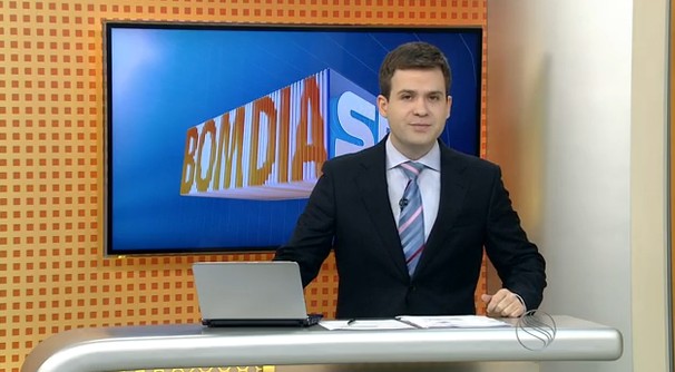 Lyderwan Santos apresenta o Bom dia Sergipe (Foto: Divulgação / TV Sergipe)