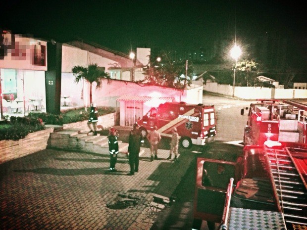 Corpo de Bombeiros foi acionado para conter o fogo (Foto: Corpo de Bombeiros/Divulgação)