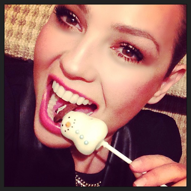 Thalia come docinhos (Foto: Instagram) Thalia come docinhos (Foto: Instagram)
