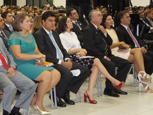 Luciano Cartaxo recebeu o diploma de prefeito ao lado de sua esposa (Foto: Jorge Machado/G1)
