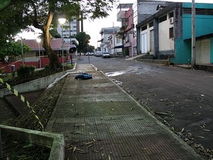 Homem foi morto a tiros após reagir ao assalto (Foto: Indiara Bessa/G1 AM)