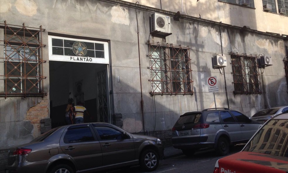 Ocorrência foi registrada na Central de Polícia Judiciária de Santos (Foto: Guilherme Lucio da Rocha/G1)