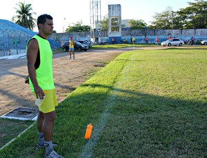 Éder Paraíba, lateral direito do Genus (Foto: Michele Carvalho)