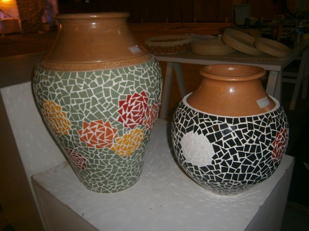 Vasos feitos em cerâmica agradam os turistas que visitam Aracaju (Foto: Fredson Navarro / G1)
