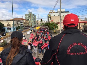 CUT e MST realizam protesto em Porto Alegre  (Foto: Mauricio Tonetto/Agência RBS)