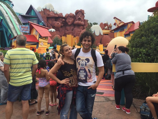 Rafael Almeida curte férias na Disney com família e noiva (Foto: Arquivo Pessoal/Divulgação)