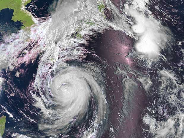 Imagem de satélite mostra o tufão ‘Halong’ a sudoeste do Japão. (Foto: EUMETSAT / Via AFP Photo)