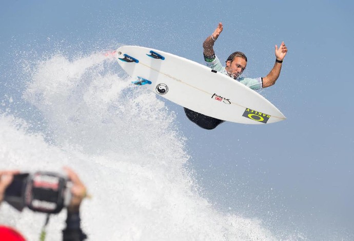 Caio Ibelli surfe (Foto: WSL/ Divulgação)