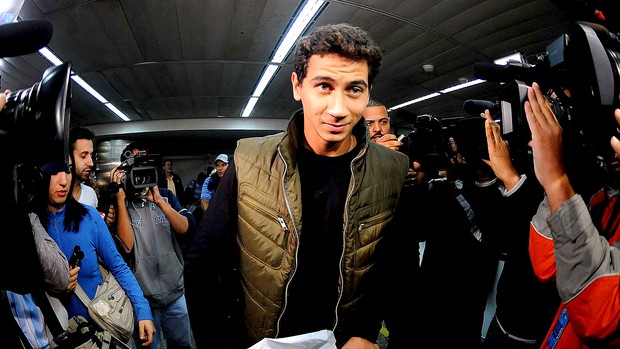 Paulo Henrique Ganso no desembarque em São Paulo (Foto: Marcos Ribolli / Globoesporte.com)