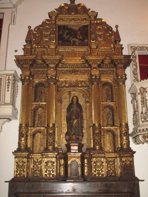 Altar em homenagem a Nossa Senhora da Conceição, exposto na Igreja de Nossa Senhora do Bonsucesso, no Centro. (Foto: Cristina Boeckel/ G1)
