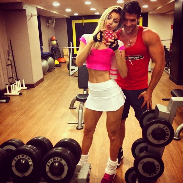Ex-BBBs Roni e Tatiele Polyana malham juntos (Foto: Instagram/ Reprodução)