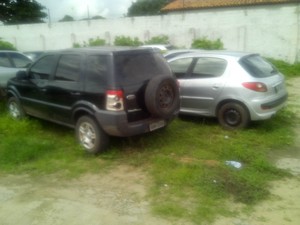 Carros utilizados pela dupla para assaltos (Foto: Divulgação/Polícia Civil)