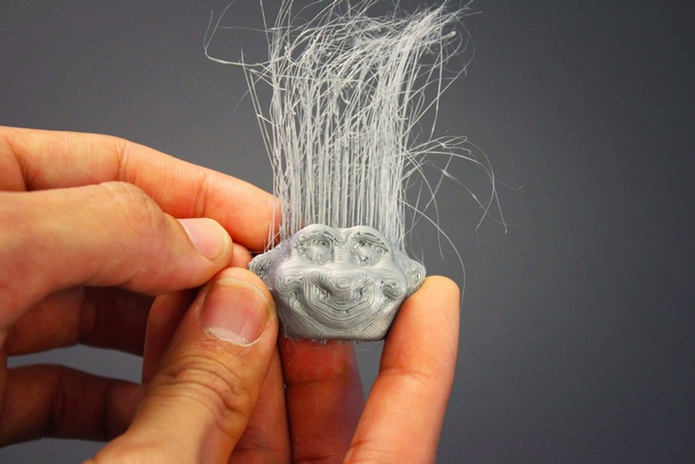 Impressora 3D foi adaptada de maneira criativa e simples para criar fios macios (Foto: Divulgação/Universidade Carnegie Mellon)
