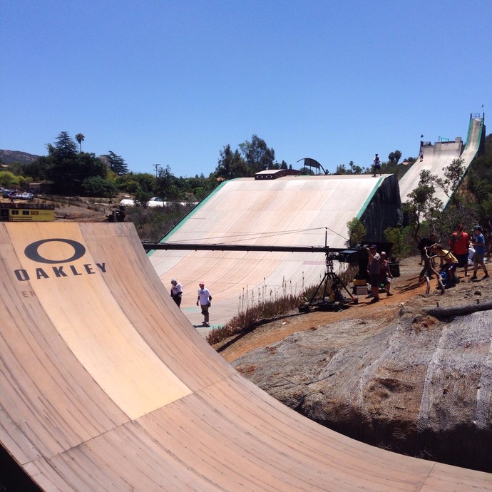 Dreamland quintal de Bob Burnquist vira parque de diversões de skatistas