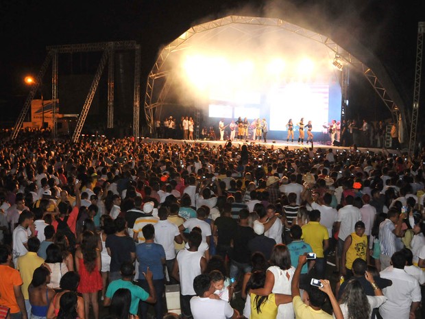 Show do cantor Leonardo e queima de fogos foram as principais as atrações do réveillon de Palmas na praia da Graciosa (Foto: Divulgação/Secom Palmas)