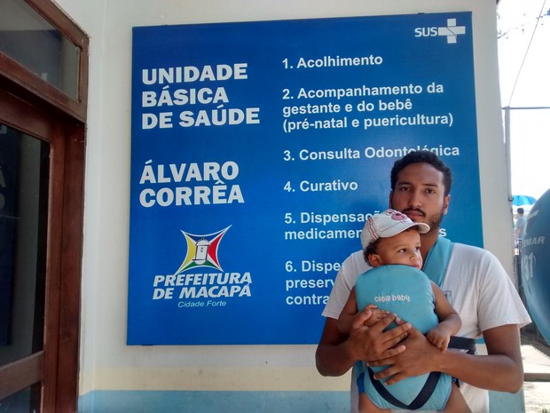 Márcio Ferreira, de 25 anos, e o filho Idean Ferreira, de 1 ano e 2 meses (Foto: Areta Araújo/Arquivo Pessoal)