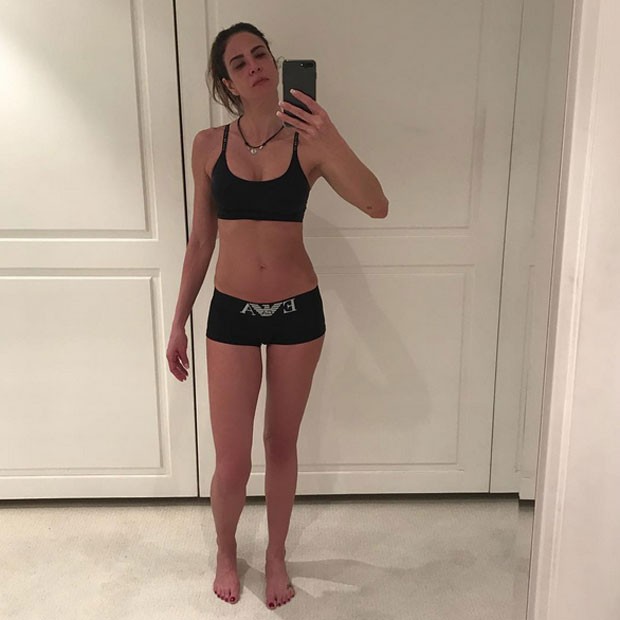 Luciana Gimenez posa de top e cueca para selfie (Foto: Instagram/ Reprodução)