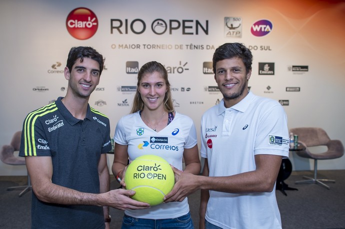 Thomaz Bellucci, Bia Haddad e Feijão evento Rio Open (Foto: Agif)