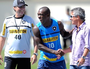 Seedorf no treino do Botafogo (Foto: Fábio Castro / Agif)