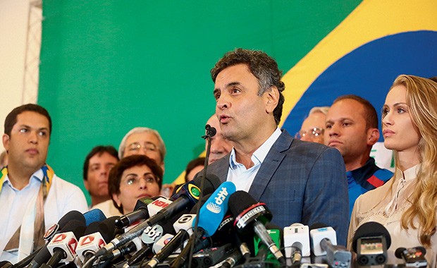 O DERROTADO O senador Aécio Neves em seu primeiro discurso depois do resultado das eleições. Ele será  o líder da nova oposição (Foto: Hugo Cordeiro/Nitro)