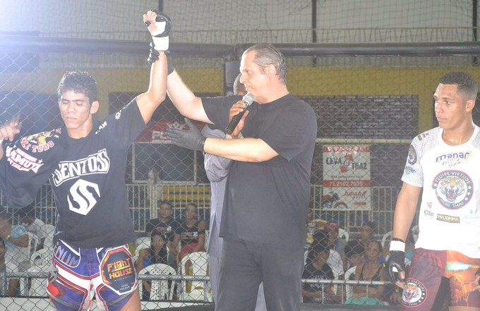 Michel Pânico vence no evento de MMA em Itabuna - BA (Foto: Leonardo Pateira / Arquivo Pessoal)