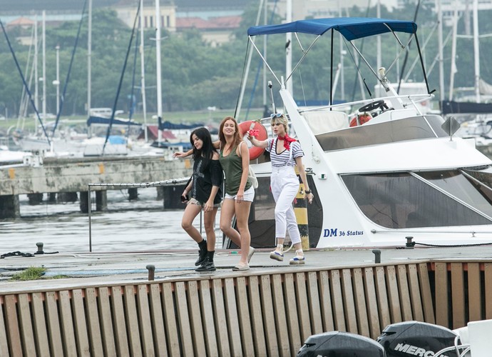 Eliza convida Jojô para ir no passeio de barco no lugar de Jonatas (Foto: Raphael Dias / Gshow)