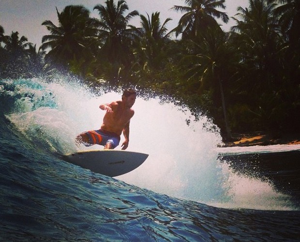 Apaixonado por surf, Flávio Canto mantém rotina no mar (Foto: Arquivo Pessoal)