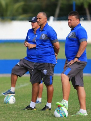 Oliveira Canindé, técnico do CSA, e seus assistentes (Foto: Ailton Cruz / Gazeta de Alagoas)