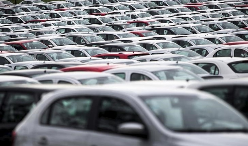 Venda de carros em queda (Foto: Roosevelt Cassio / Reuters)