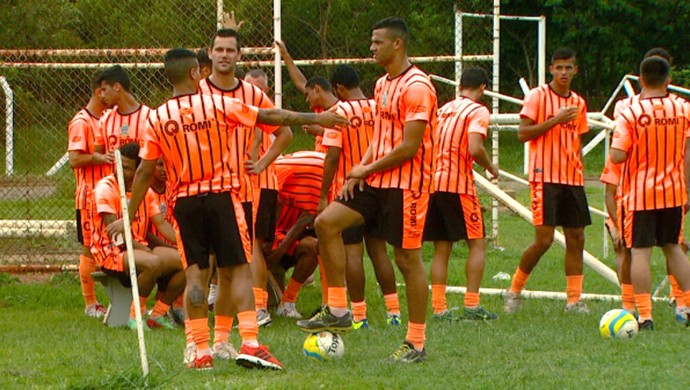 União Barbarense treino  (Foto: Márcio de Campos / EPTV)