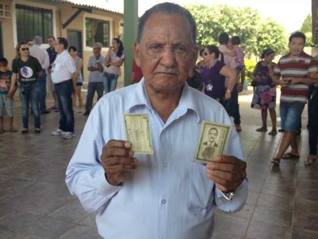 José Apolônio não deixa de votar aos 82 anos (Foto: Eliete Marques/G1)