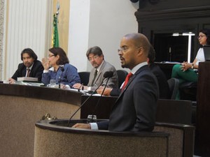 Autor do requerimento, o deputado Edilson Silva (Psol) ficaria responsável pela coordenação do trabalho (Foto: Luna Markman/G1)
