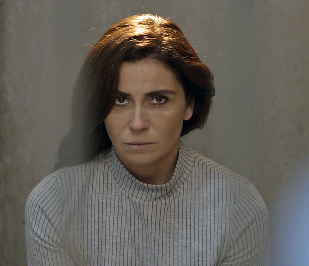 Com raiva, a morena encara o ex-namorado (Foto: TV Globo)