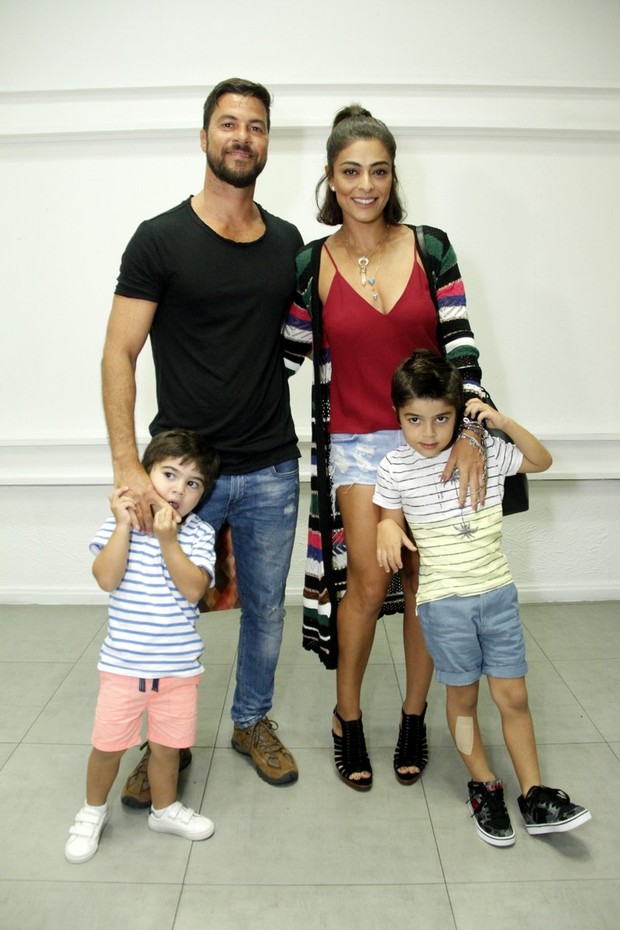 Juliana Paes e família no aniversário de Maria Flor (Foto: MARCOS FERREIRA             /Brazil News)