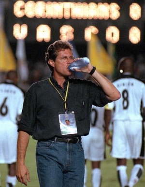 Contestado no Corinthians, Oswaldo vem acumulando trabalhos abreviados