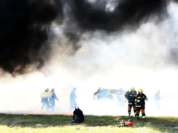 Bombeiros fazem simulação de resgate em aeroporto em MT (Foto: Divulgação/Secom-MT)