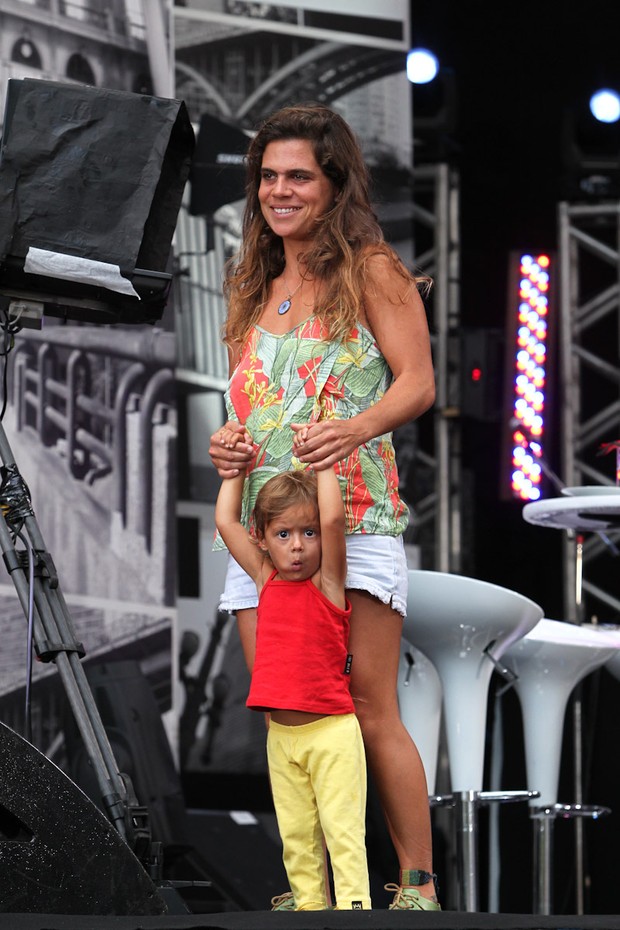 MARIANA (filha de Ana Maria Braga) com a NETA da apresentadora (Foto: Manuela Scarpa/Fotorio News)
