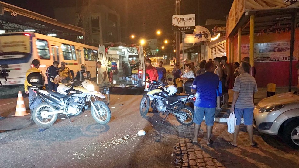 Morador de rua morreu após ser atingido por motocicleta em João Pessoa (Foto: Walter Paparazzo/G1)