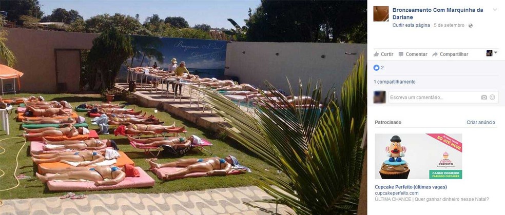 Foto em rede social mostra várias mulheres passando por procedimento de bronzeamento em clínica de estética que funciona em casa de Vicente Pires, no Distrito Federal (Foto: Facebook/Reprodução)