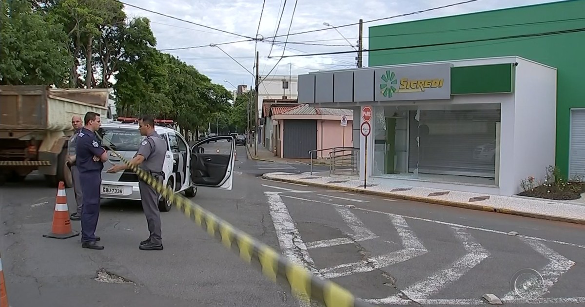 Trio é preso após explodir caixa eletrônico em Cerquilho - Globo.com