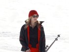 Kate Hudson aproveita férias esquiando com a família