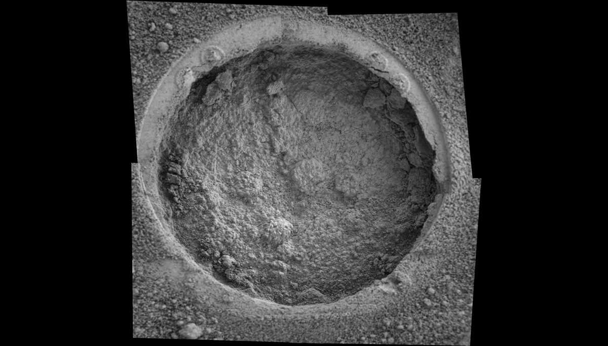 Fotografia do solo de Marte tirada com uma câmera microscópica (Foto: Divulgação/Nasa)