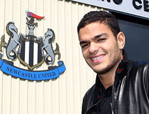 Papiss Cissé diz que Ben Arfa é "parecido com Messi quando tem a bola nos pés"